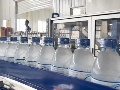 Mangas termoencogibles para cuerpo y cuello de botellas de agua