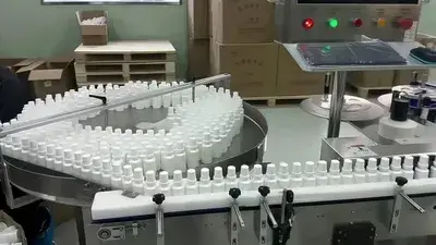 Etiquetadora envolvente para botellas pequeñas